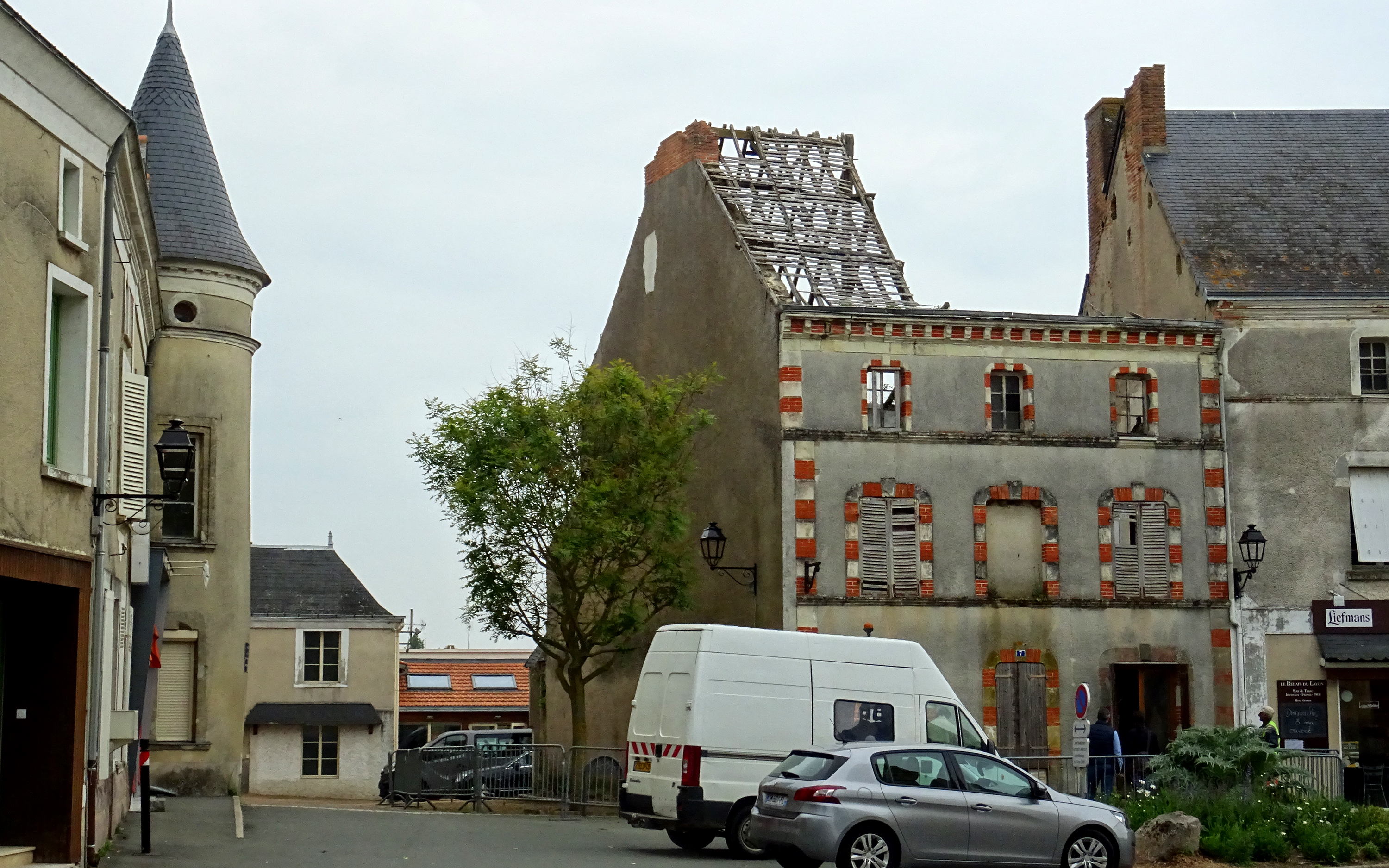 CHEMILLE-EN-ANJOU - Photographie extérieure de l'immeuble de Valanjou - Etude de calibrage